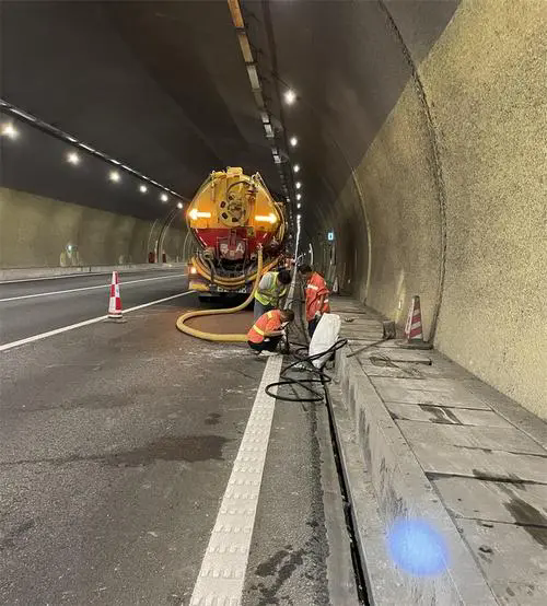 小店隧道排水渠清淤